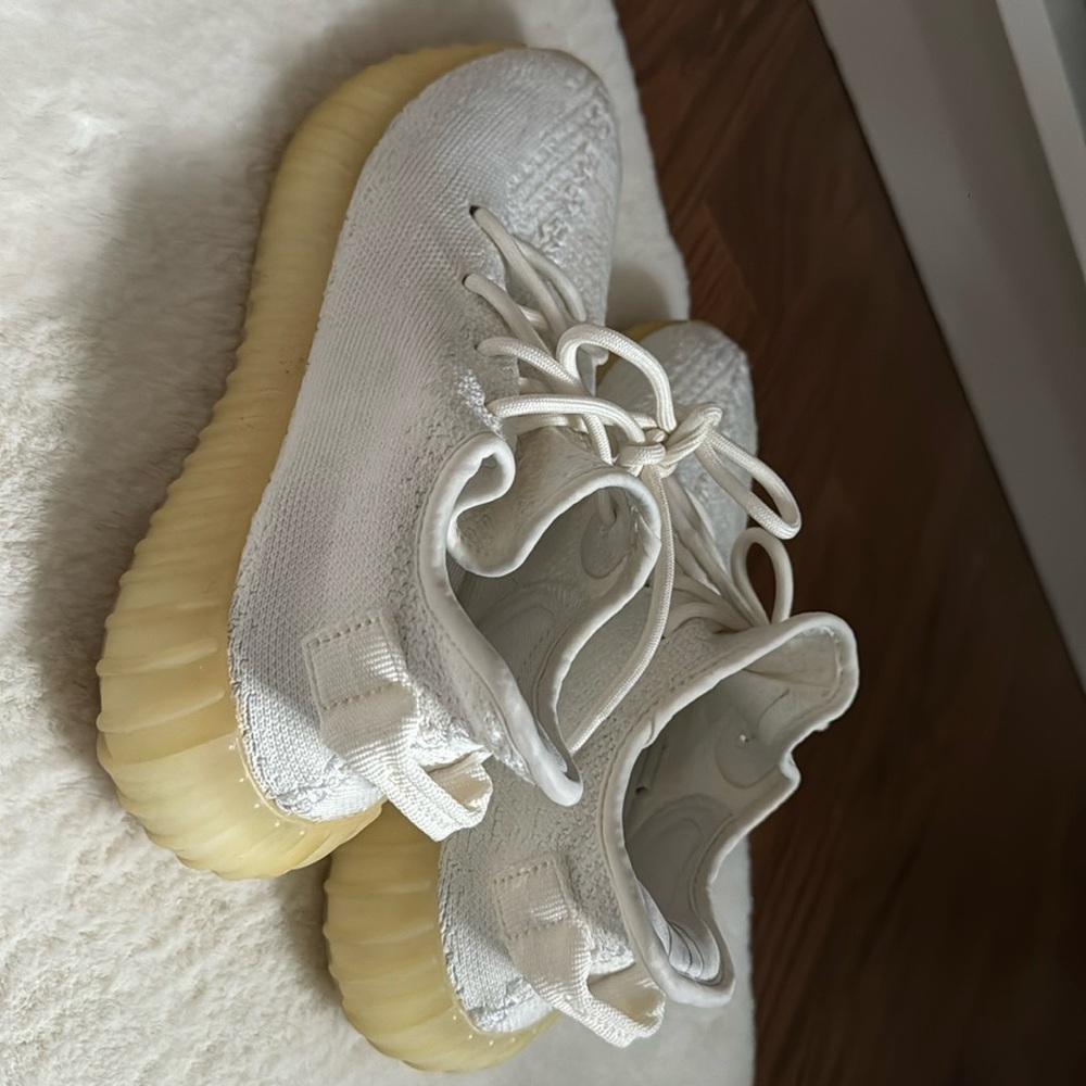 Yeezy Boost 350 V2 cream sneakers-size 6